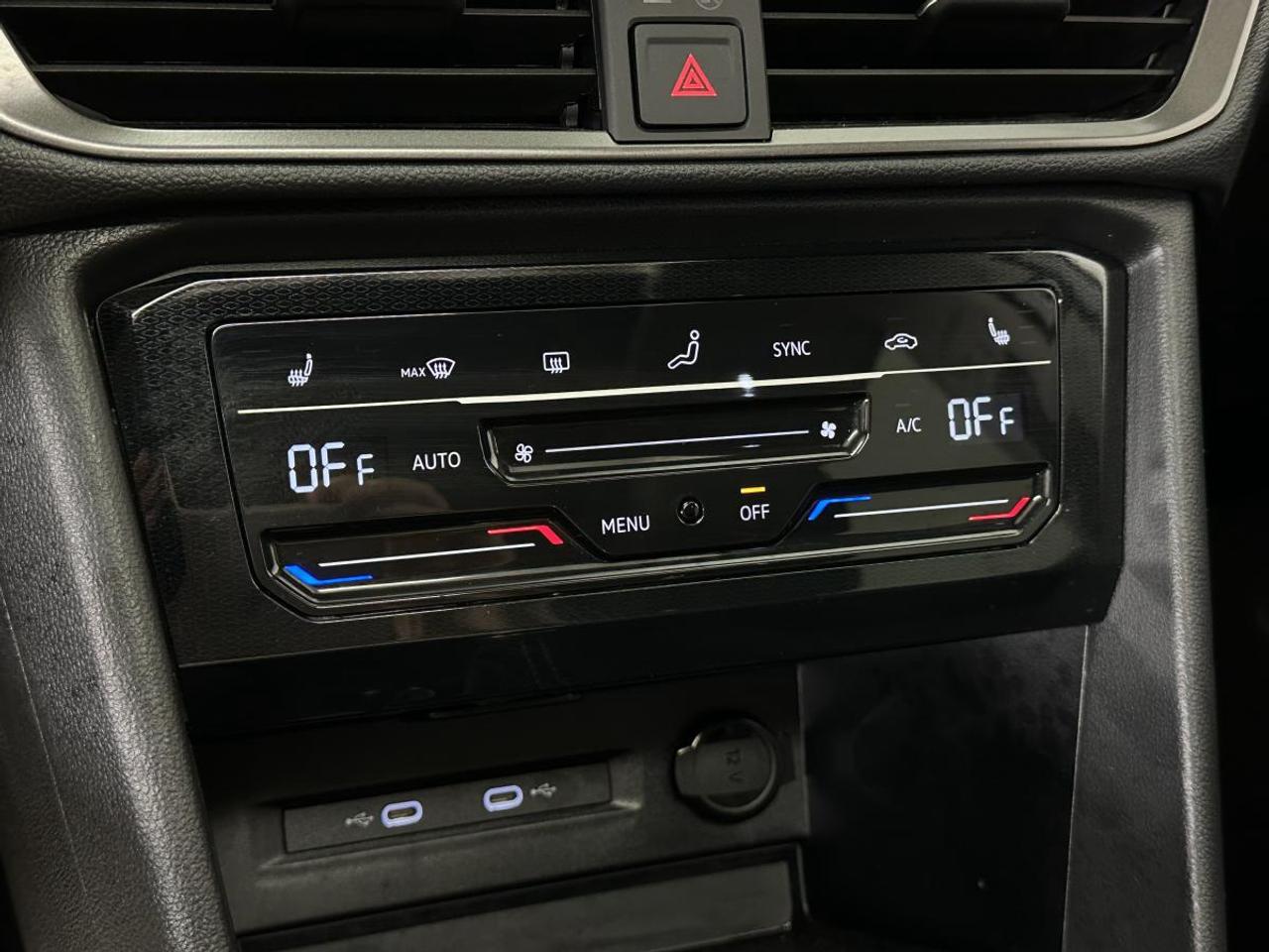 2025 Volkswagen Taos Comfortline Black Edition 4MOTION Photo