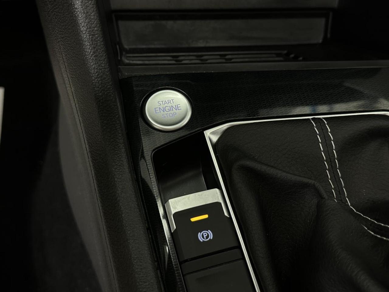 2025 Volkswagen Taos Comfortline Black Edition 4MOTION Photo