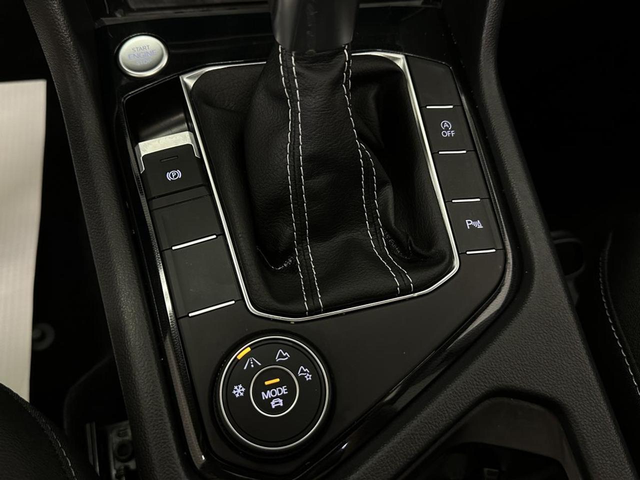 2025 Volkswagen Taos Comfortline Black Edition 4MOTION Photo