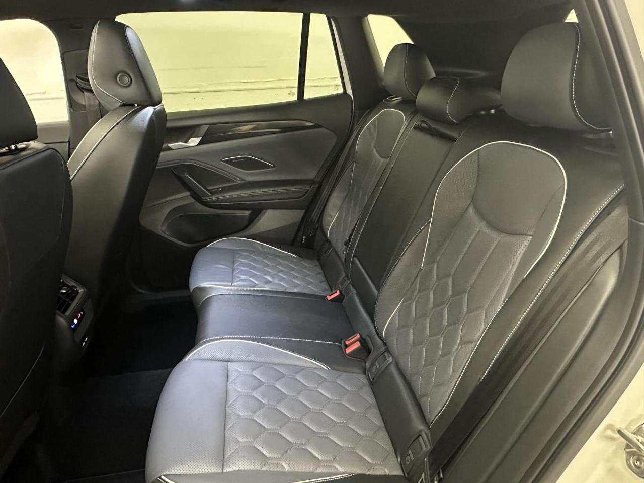 2025 Volkswagen Tiguan HIGHLINE R-LINE 4MOTION Photo