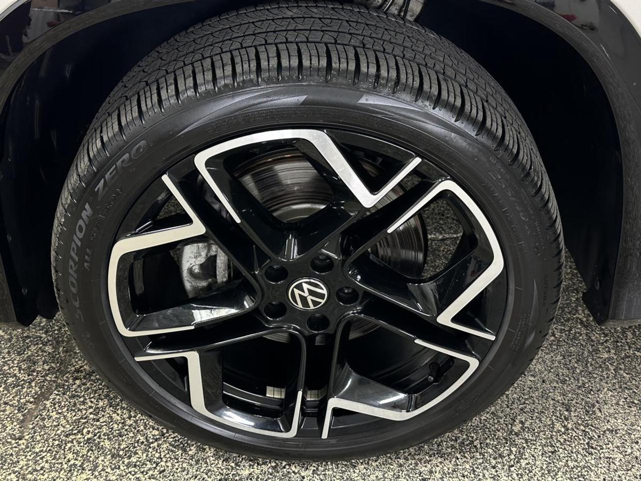 2025 Volkswagen Tiguan HIGHLINE R-LINE 4MOTION Photo