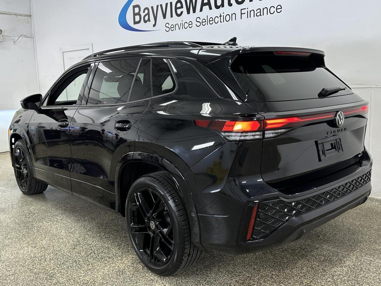 2026 Volkswagen Tiguan Comfortline R-Line Black Edition 4MOTION Photo