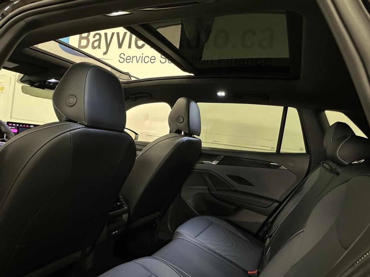 2026 Volkswagen Tiguan Comfortline R-Line Black Edition 4MOTION Photo