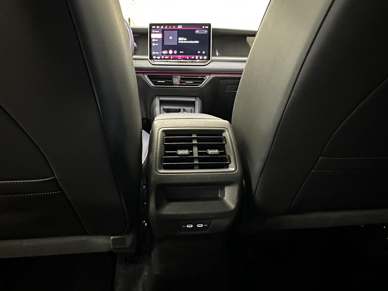 2026 Volkswagen Tiguan Comfortline R-Line Black Edition 4MOTION Photo