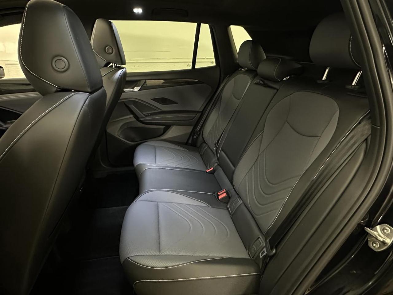 2026 Volkswagen Tiguan Comfortline R-Line Black Edition 4MOTION Photo