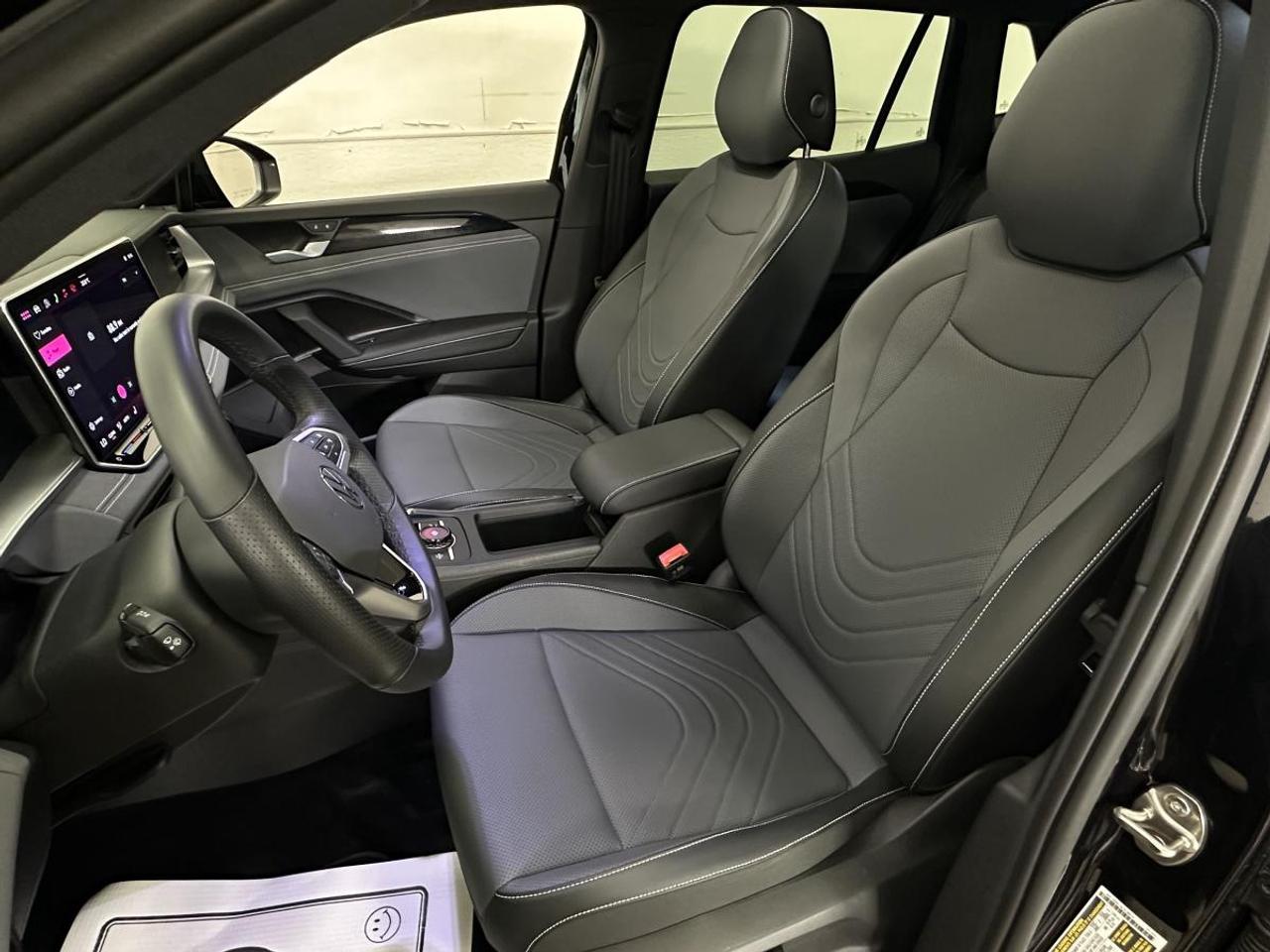 2026 Volkswagen Tiguan Comfortline R-Line Black Edition 4MOTION Photo