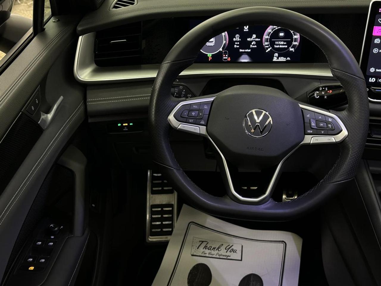 2026 Volkswagen Tiguan Comfortline R-Line Black Edition 4MOTION Photo