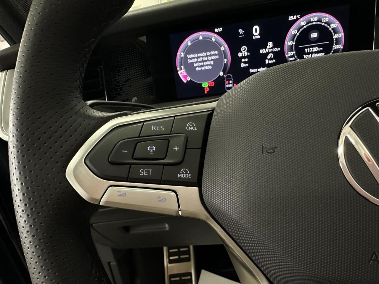 2026 Volkswagen Tiguan Comfortline R-Line Black Edition 4MOTION Photo