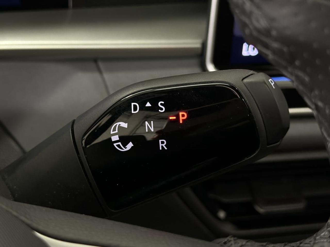 2026 Volkswagen Tiguan Comfortline R-Line Black Edition 4MOTION Photo