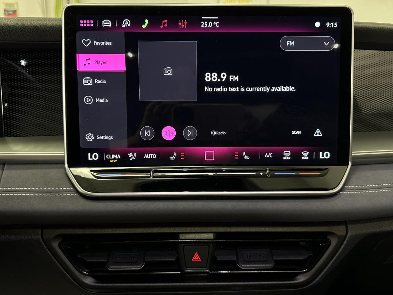 2026 Volkswagen Tiguan Comfortline R-Line Black Edition 4MOTION Photo