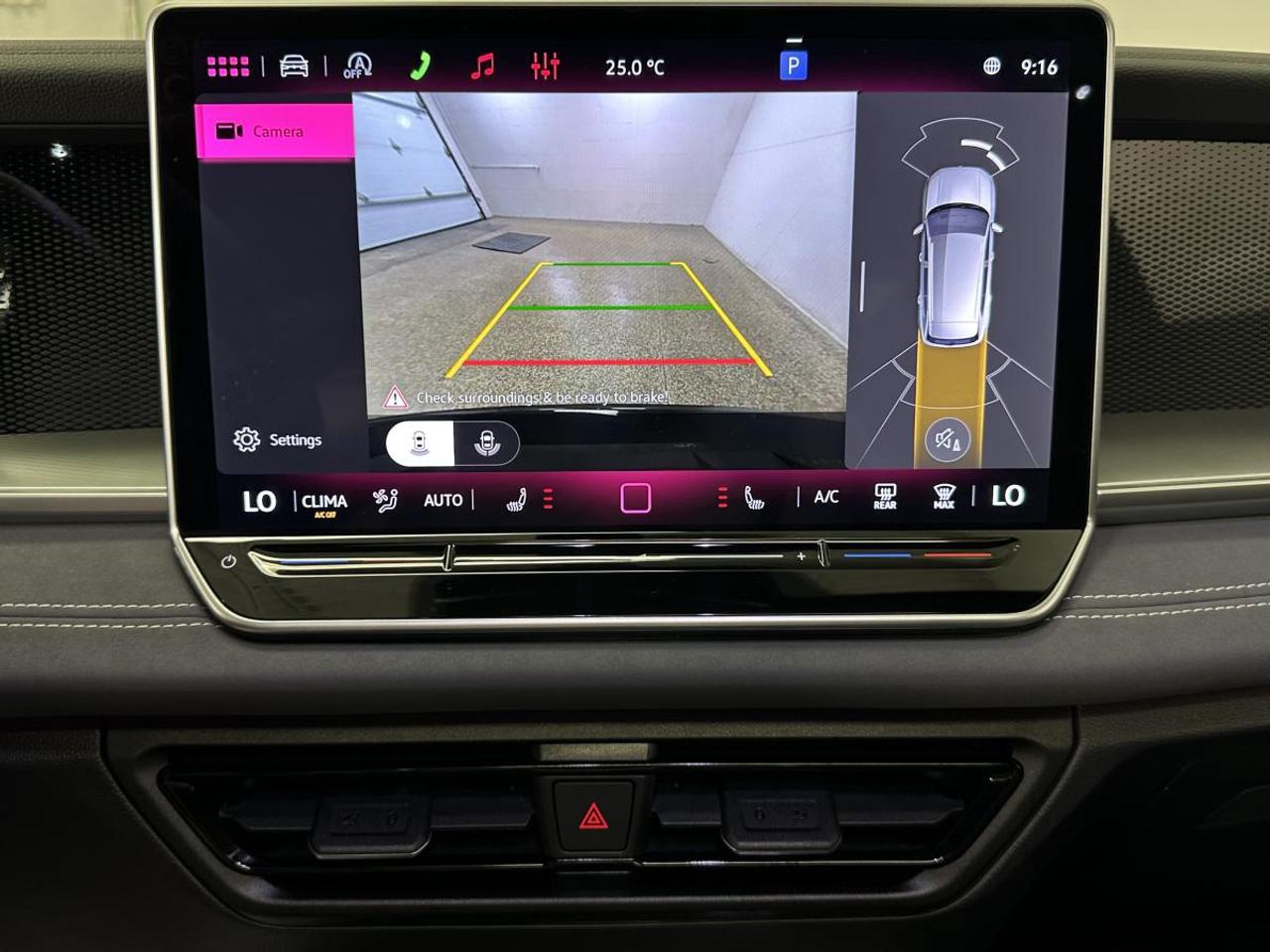 2026 Volkswagen Tiguan Comfortline R-Line Black Edition 4MOTION Photo