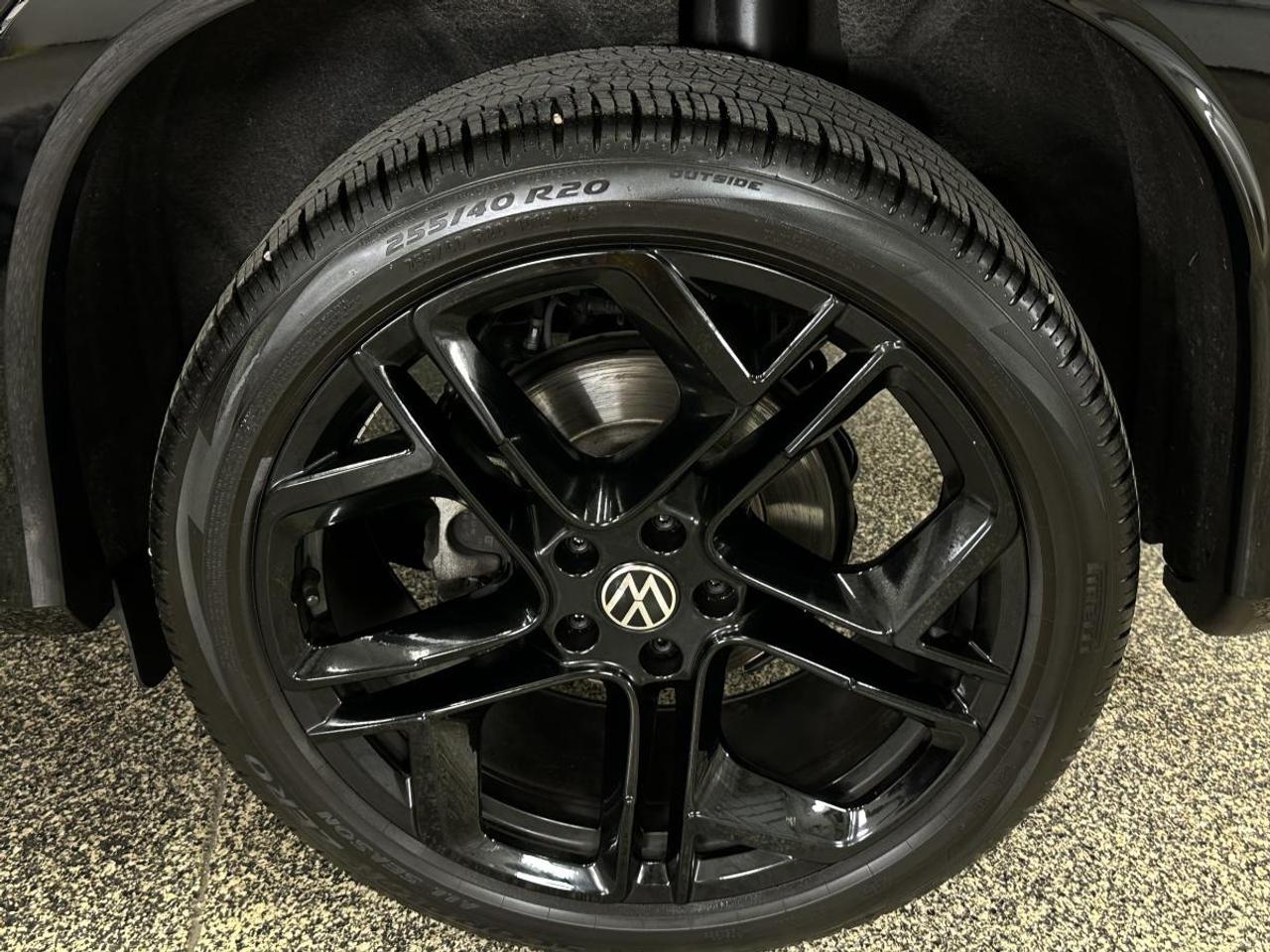 2026 Volkswagen Tiguan Comfortline R-Line Black Edition 4MOTION Photo