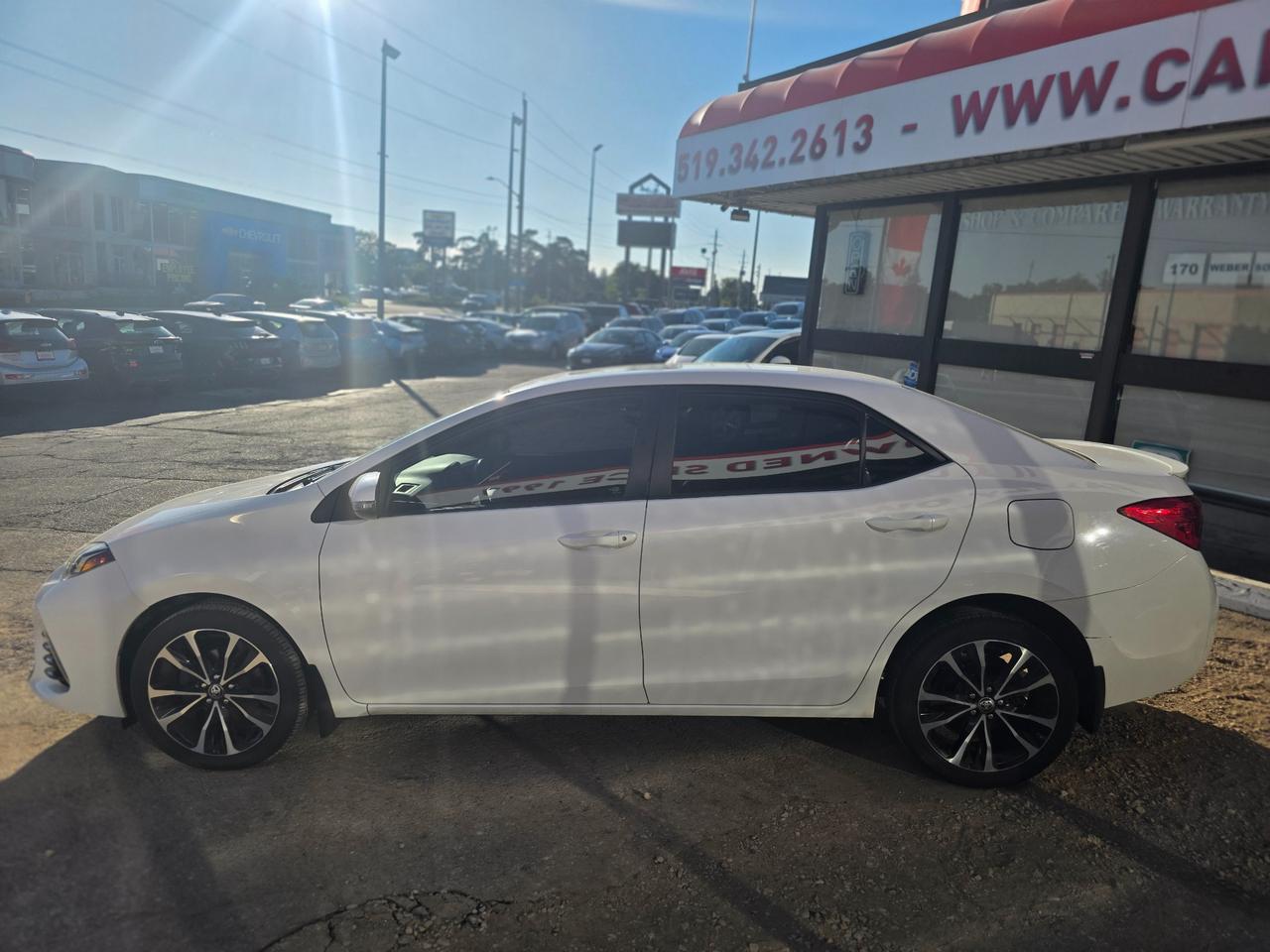 2017 Toyota Corolla SE ONE OWNER | ACCIDENT FREE | Sunroof | Backup Camera Photo