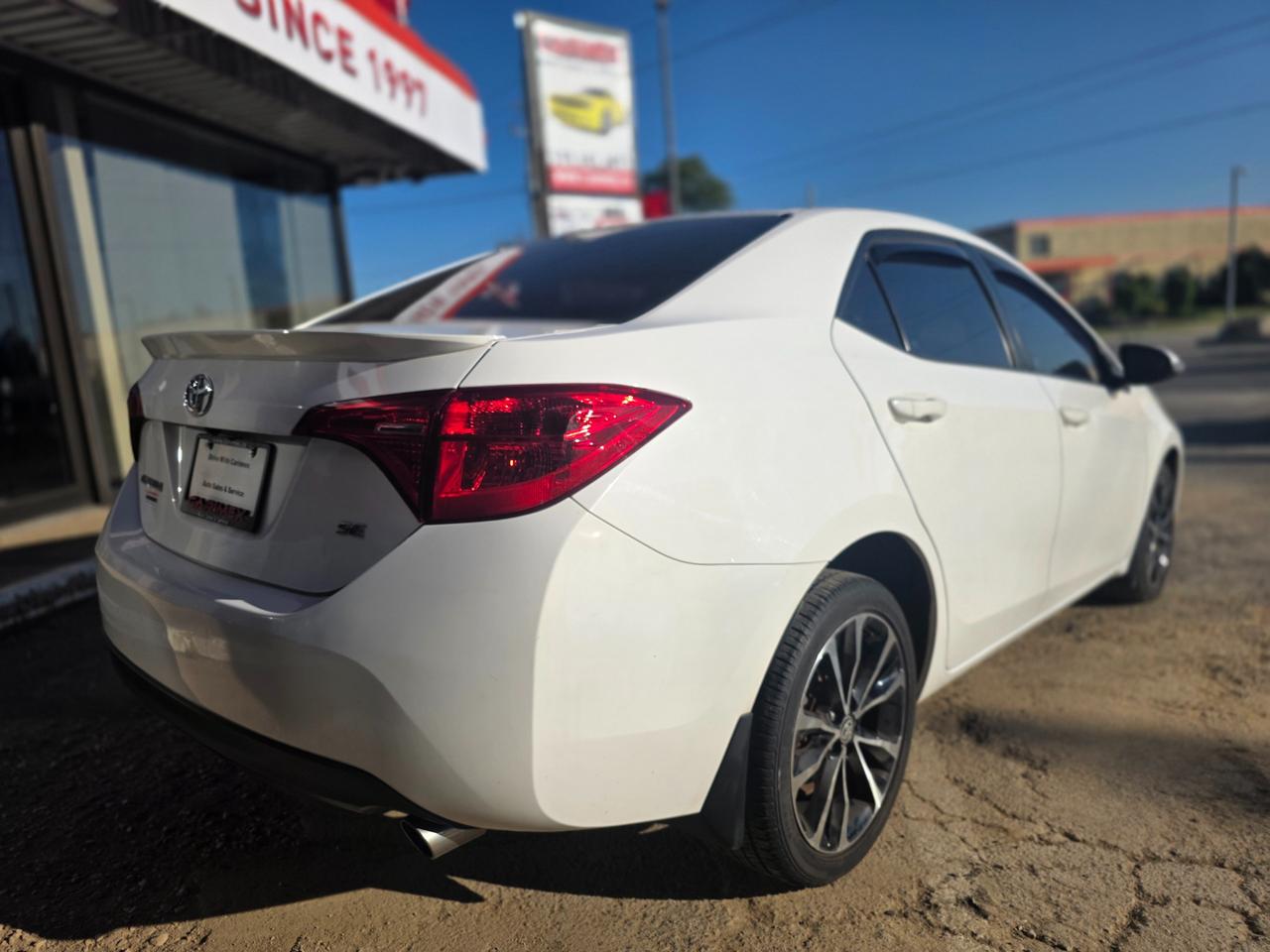 2017 Toyota Corolla SE ONE OWNER | ACCIDENT FREE | Sunroof | Backup Camera Photo