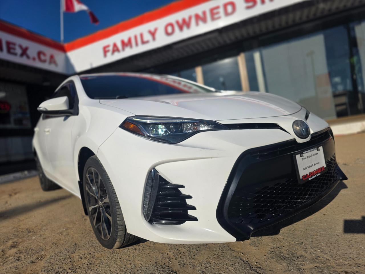 2017 Toyota Corolla SE ONE OWNER | ACCIDENT FREE | Sunroof | Backup Camera Photo