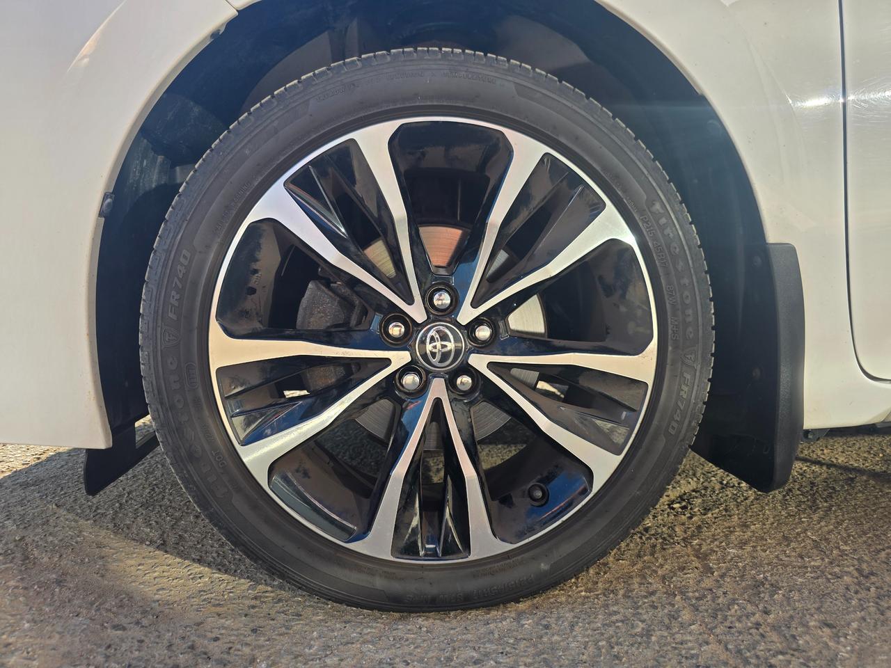 2017 Toyota Corolla SE ONE OWNER | ACCIDENT FREE | Sunroof | Backup Camera Photo