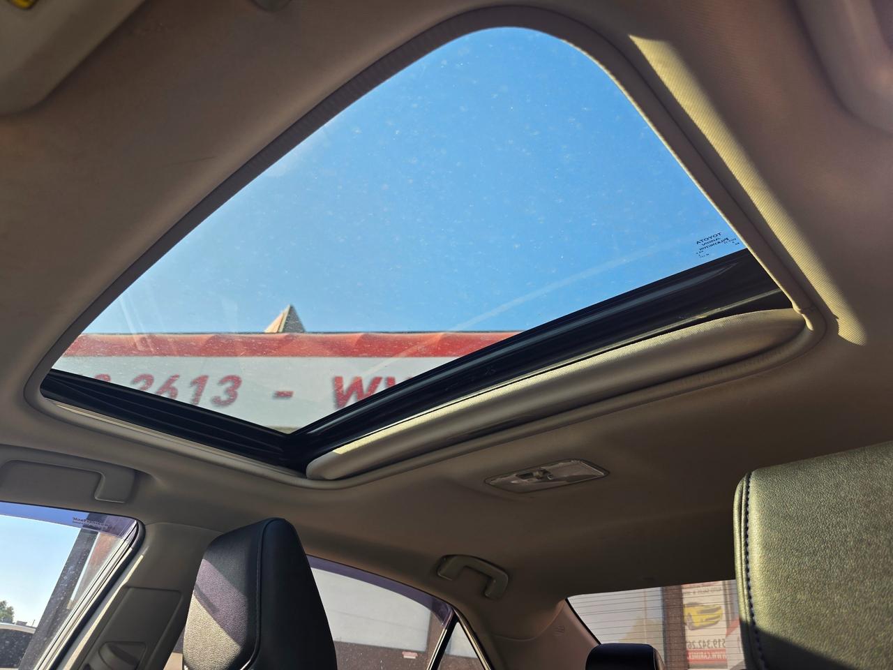 2017 Toyota Corolla SE ONE OWNER | ACCIDENT FREE | Sunroof | Backup Camera Photo