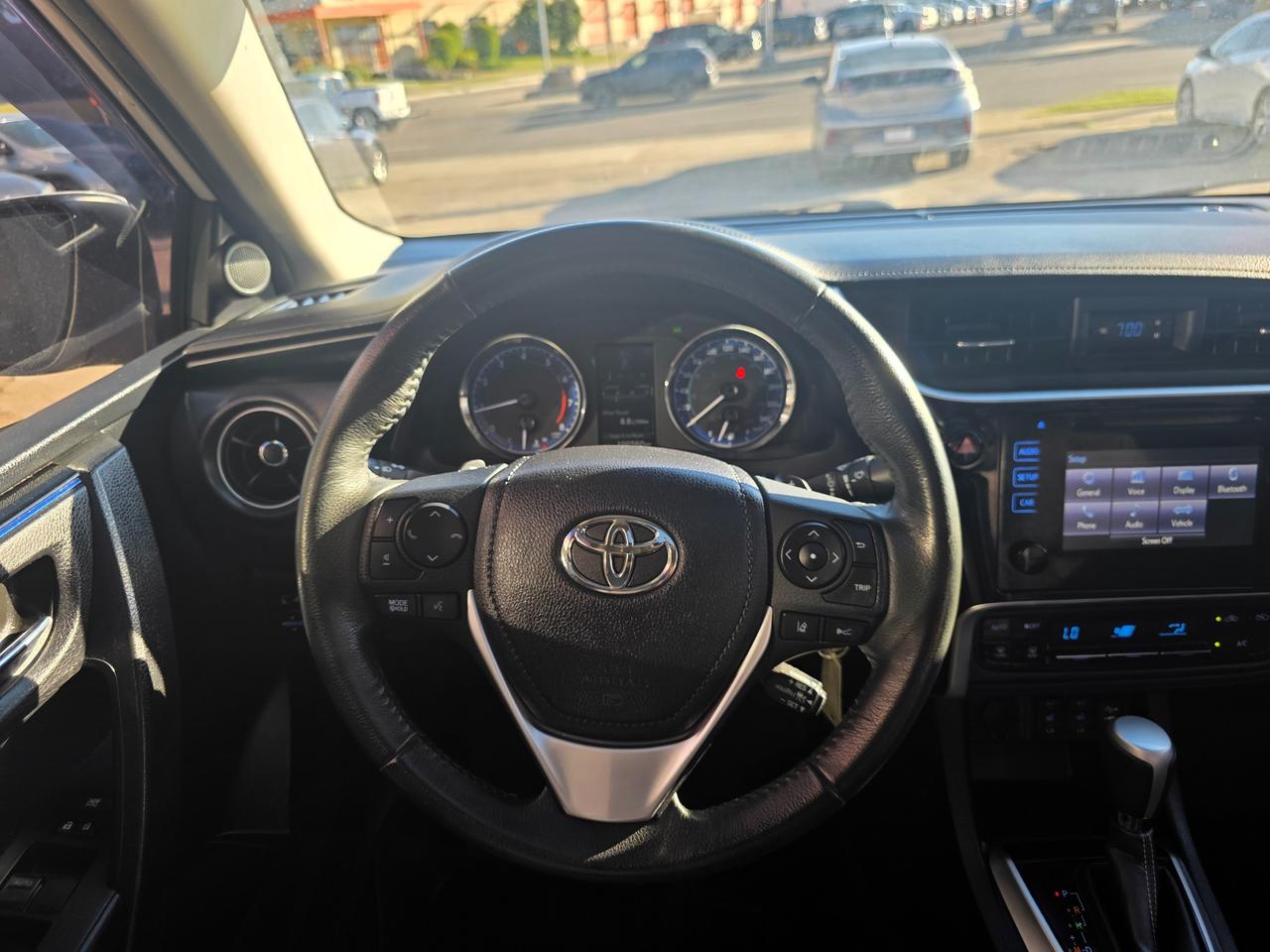 2017 Toyota Corolla SE ONE OWNER | ACCIDENT FREE | Sunroof | Backup Camera Photo