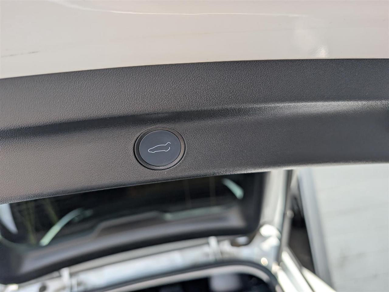2021 Tesla Model Y LONG RANGE AWD - DUAL MOTOR Photo