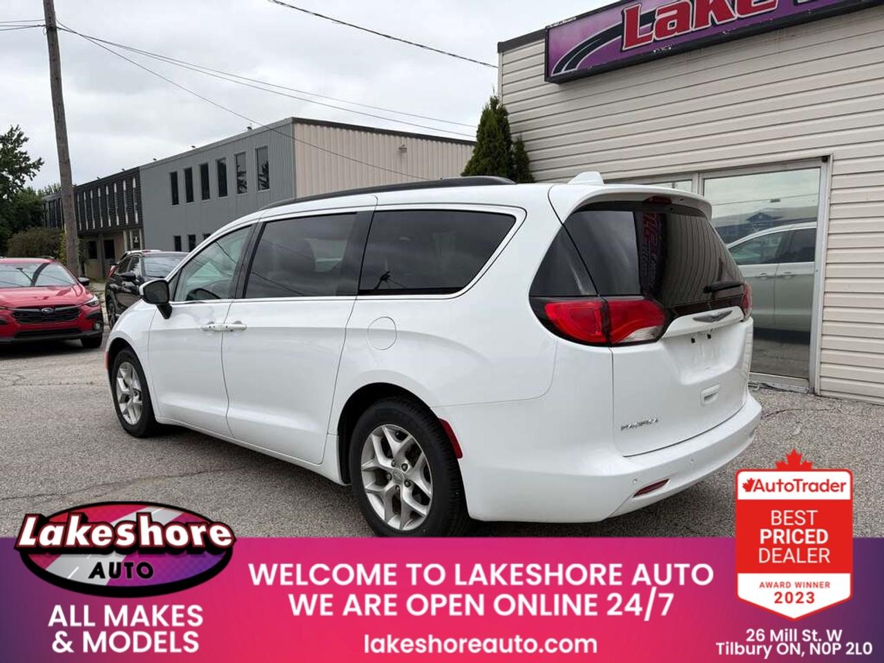 2019 Chrysler Pacifica Touring Photo2