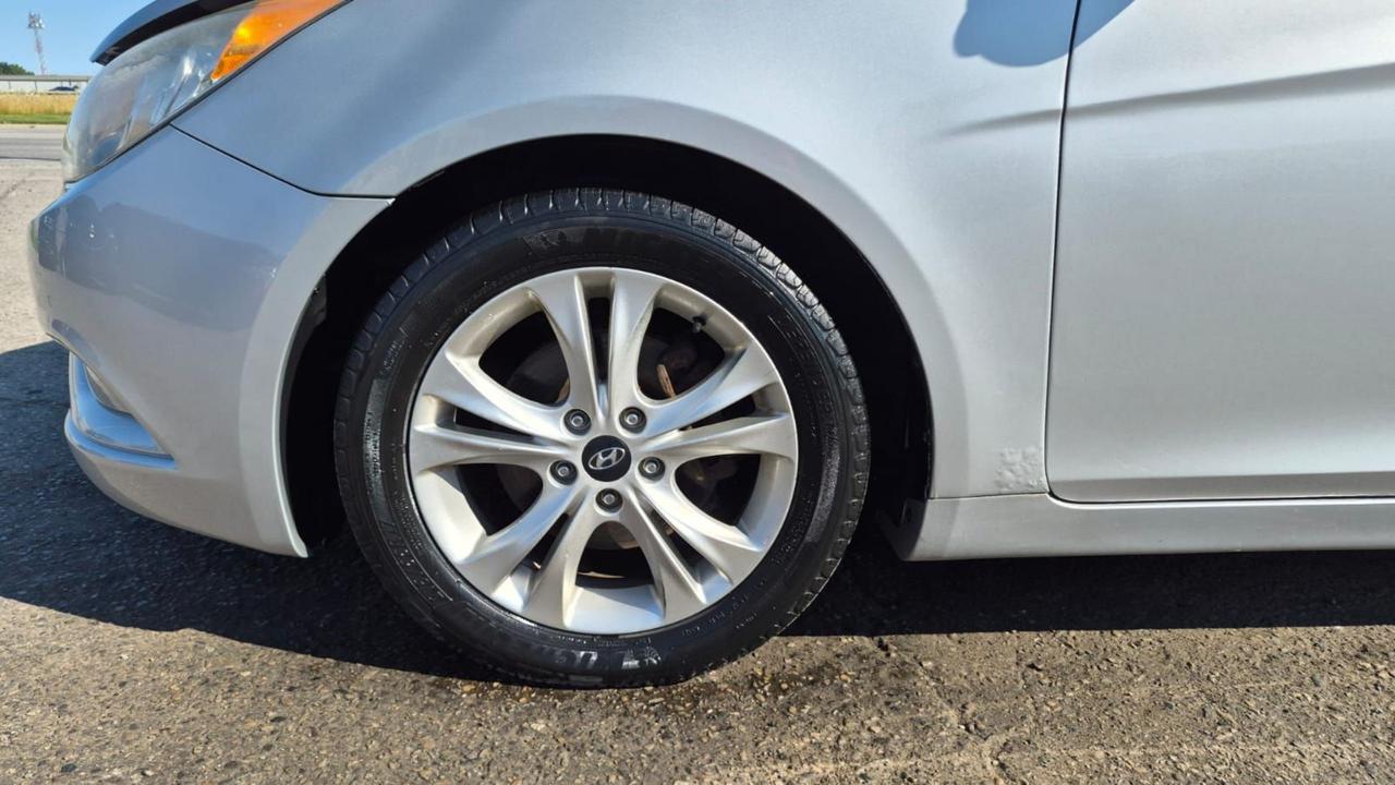 2012 Hyundai Sonata LIMITED, 4 CYL, LOADED, WELL MAINTAINED, CERTIFIED Photo