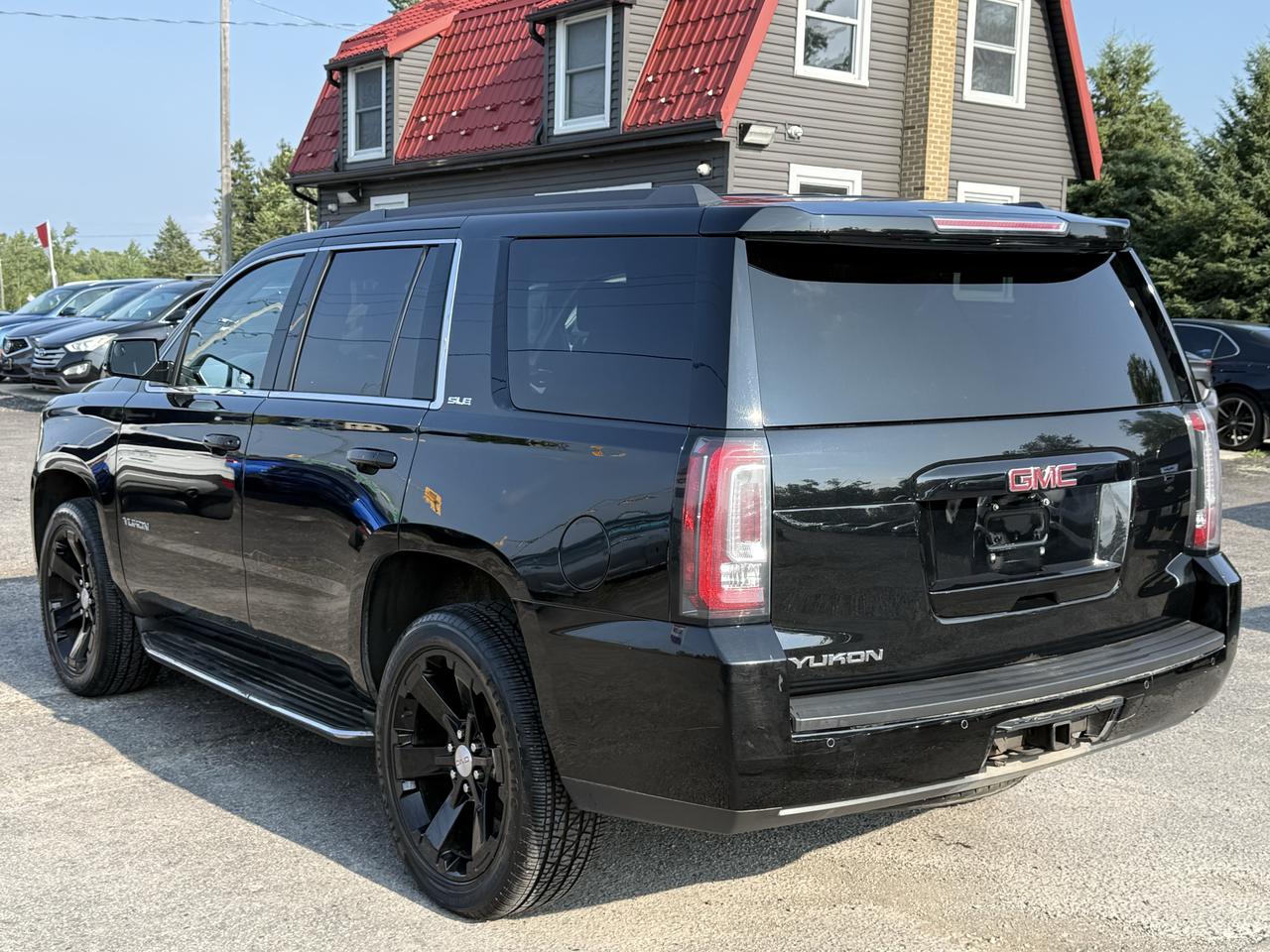 2017 GMC Yukon SLE Photo