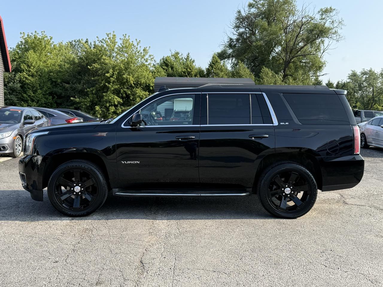 2017 GMC Yukon SLE Photo