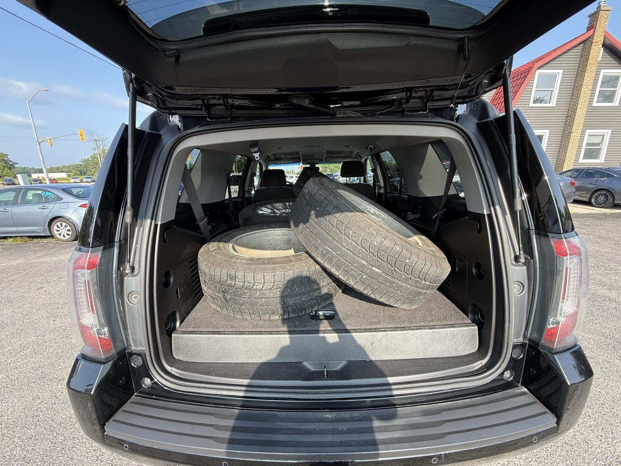 2017 GMC Yukon SLE Photo
