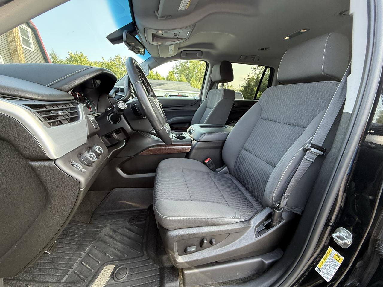 2017 GMC Yukon SLE Photo