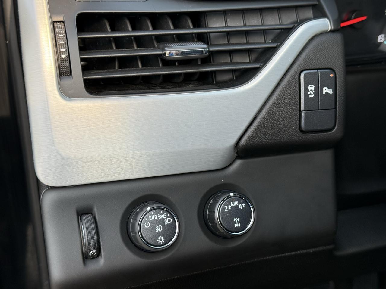 2017 GMC Yukon SLE Photo