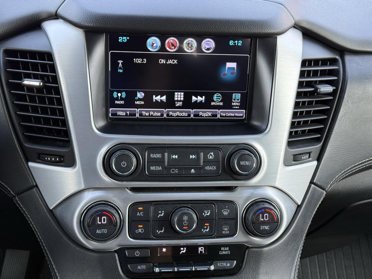 2017 GMC Yukon SLE Photo