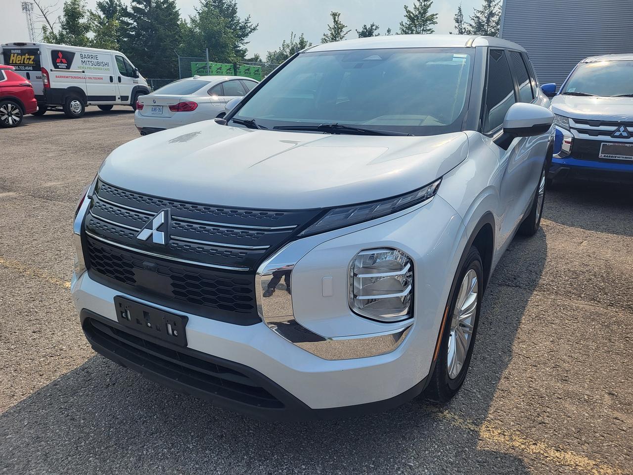 Used 2024 Mitsubishi Outlander ES S-AWC for sale in Barrie, ON