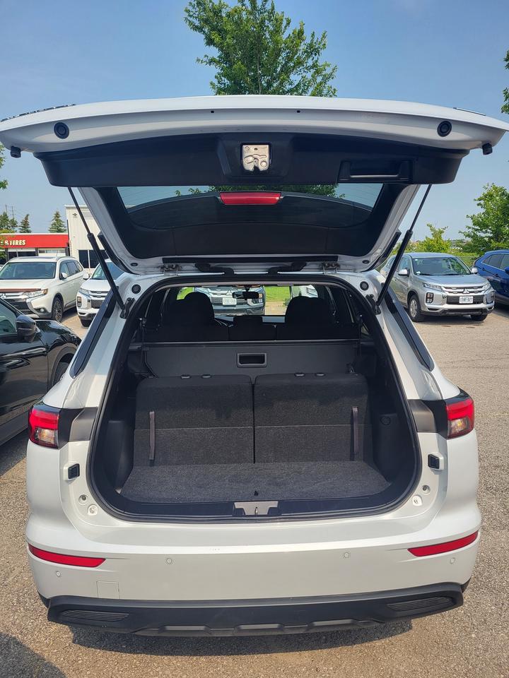 2024 Mitsubishi Outlander ES S-AWC Photo