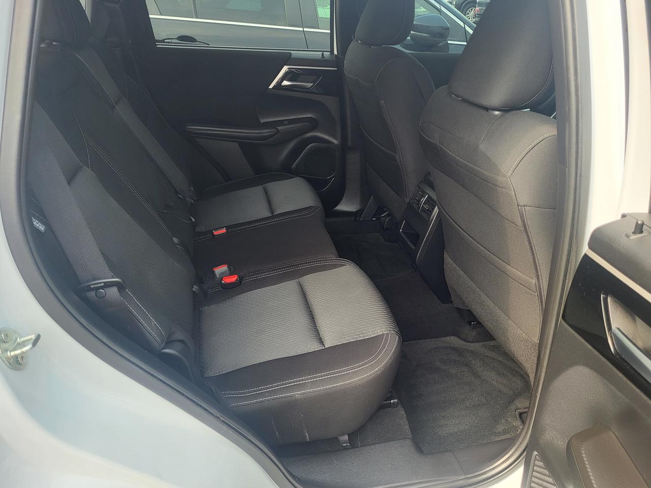 2024 Mitsubishi Outlander ES S-AWC Photo