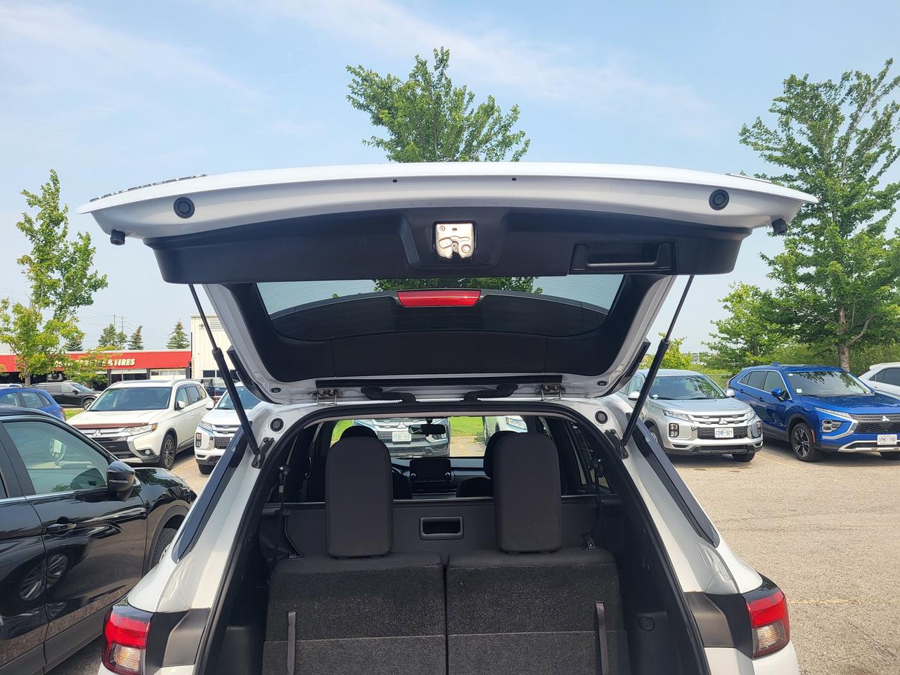 2024 Mitsubishi Outlander ES S-AWC Photo