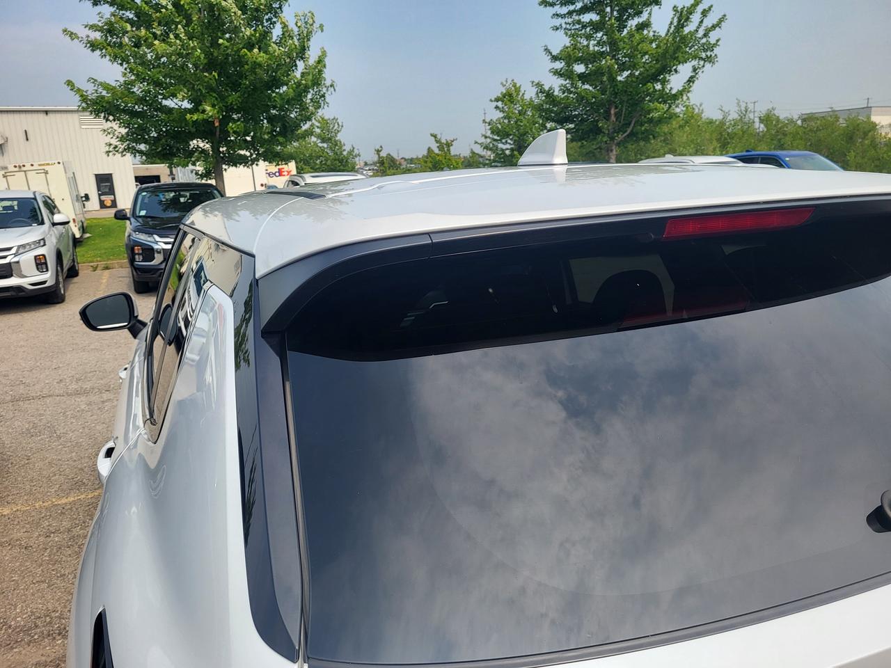 2024 Mitsubishi Outlander ES S-AWC Photo