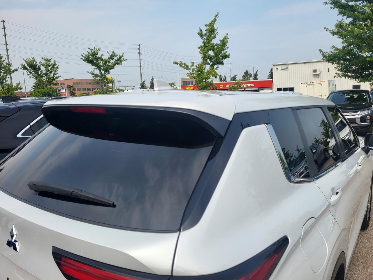 2024 Mitsubishi Outlander ES S-AWC Photo