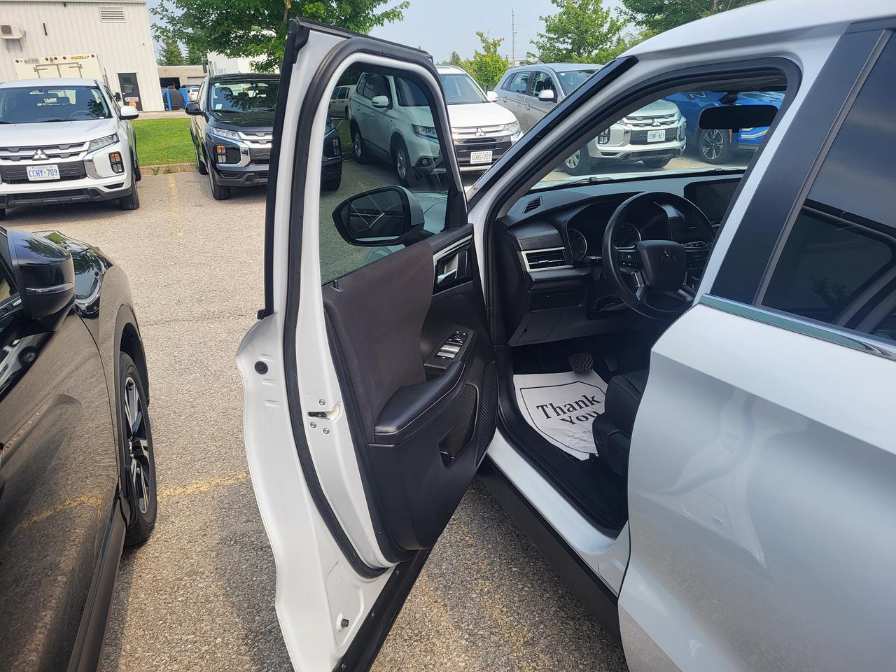 2024 Mitsubishi Outlander ES S-AWC Photo