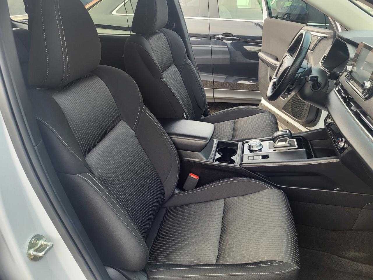 2024 Mitsubishi Outlander ES S-AWC Photo