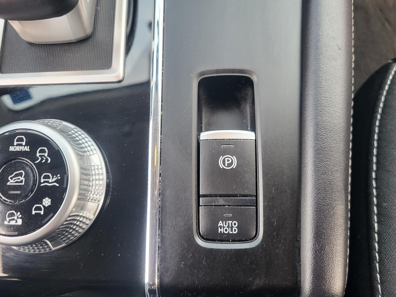 2024 Mitsubishi Outlander ES S-AWC Photo
