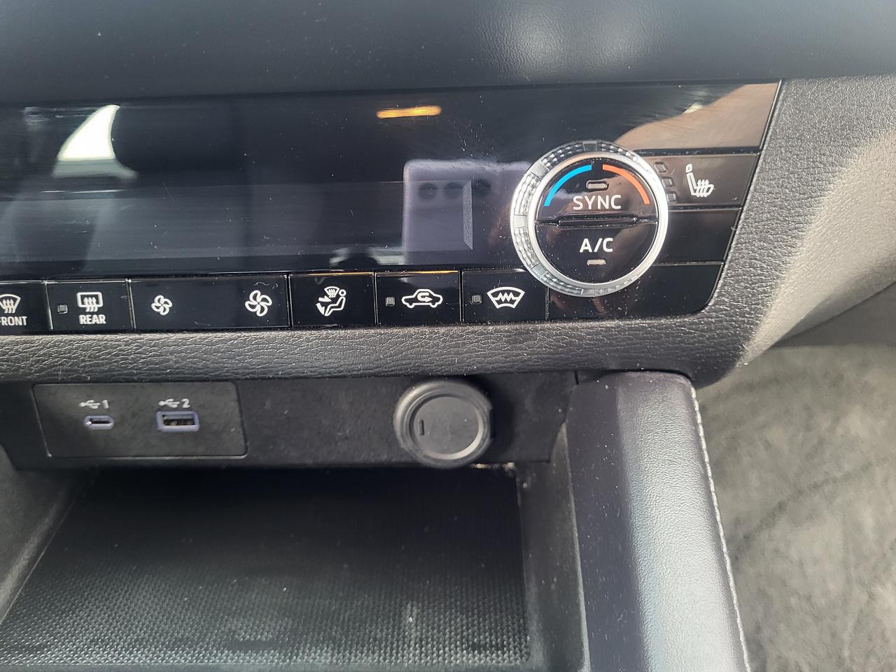 2024 Mitsubishi Outlander ES S-AWC Photo