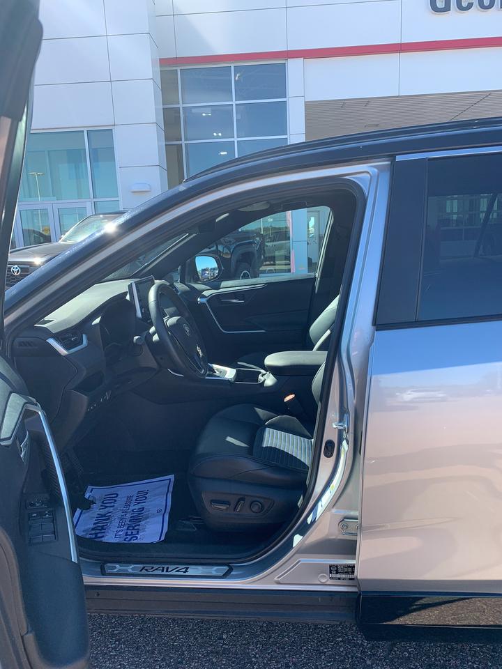 2020 Toyota RAV4 Hybrid XSE Photo