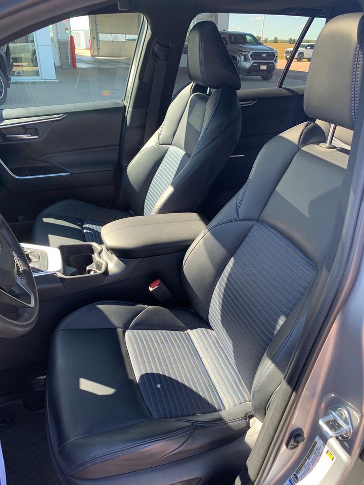 2020 Toyota RAV4 Hybrid XSE Photo