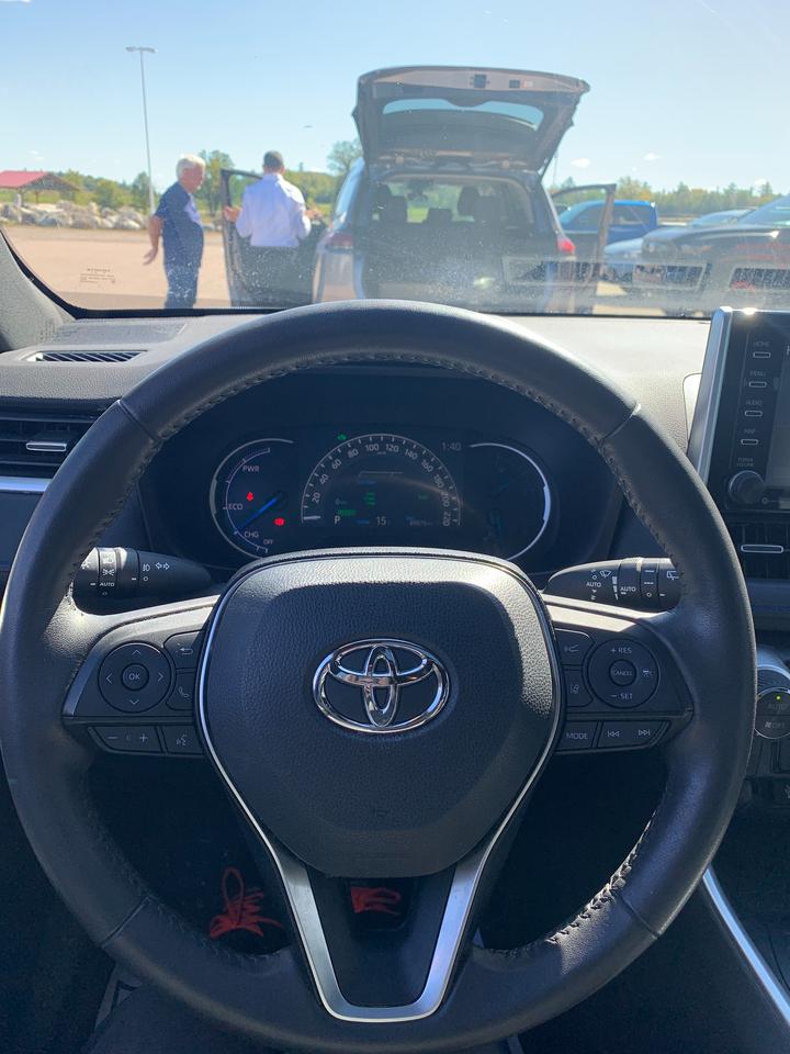2020 Toyota RAV4 Hybrid XSE Photo