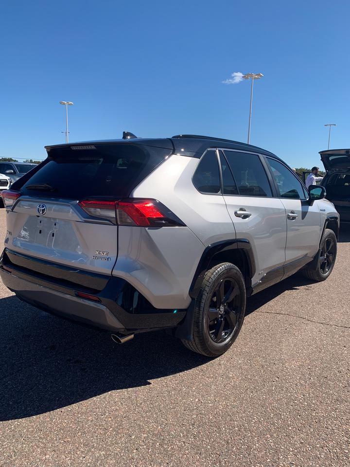 2020 Toyota RAV4 Hybrid XSE Photo
