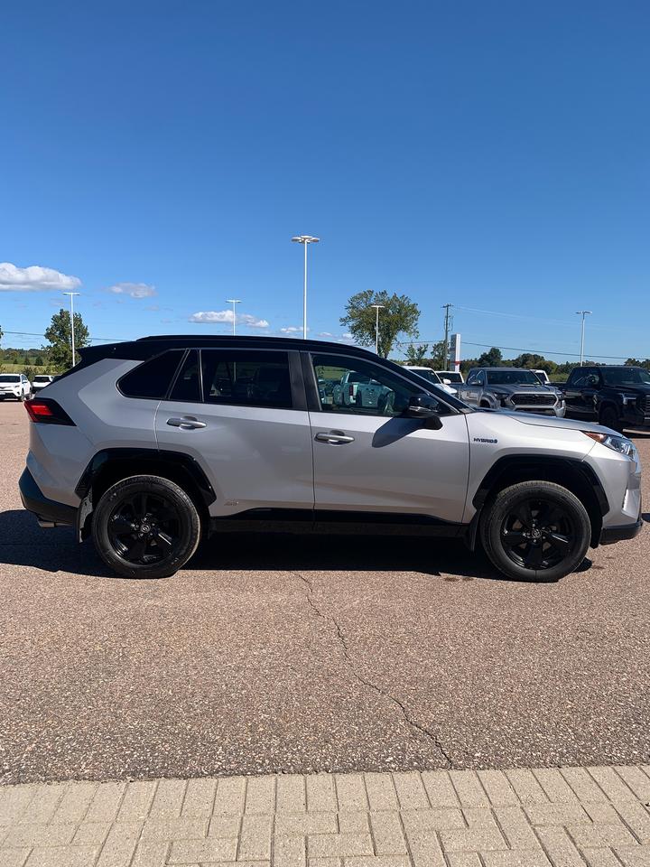 2020 Toyota RAV4 Hybrid XSE Photo