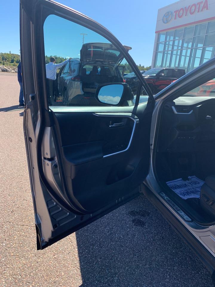 2020 Toyota RAV4 Hybrid XSE Photo