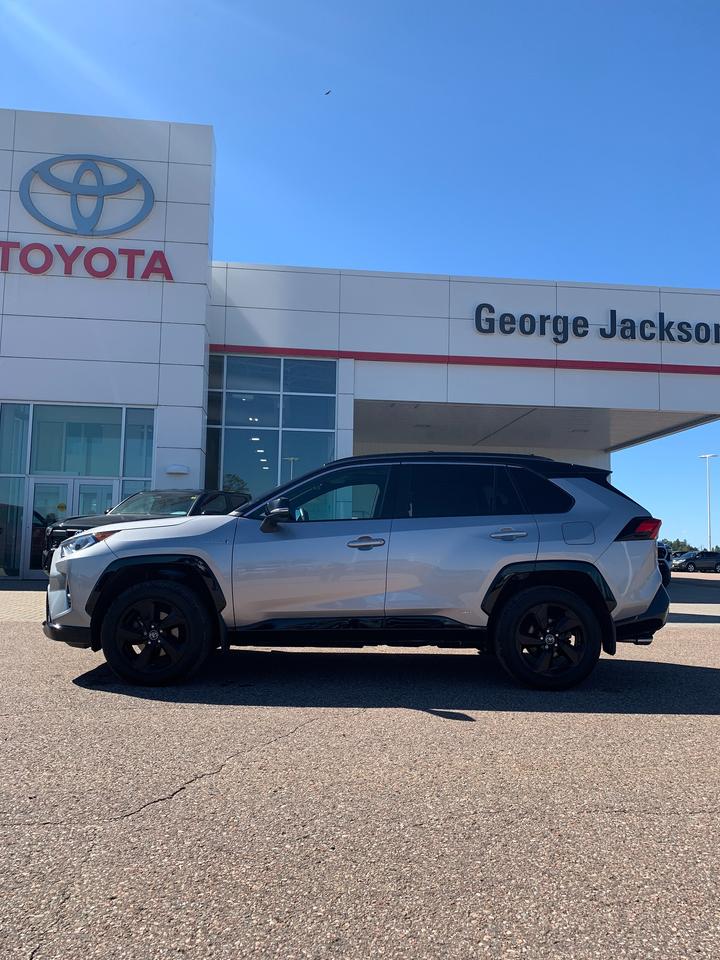 2020 Toyota RAV4 Hybrid XSE Photo