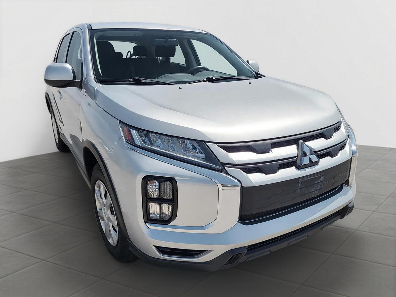 2020 Mitsubishi RVR ES FWD Photo2