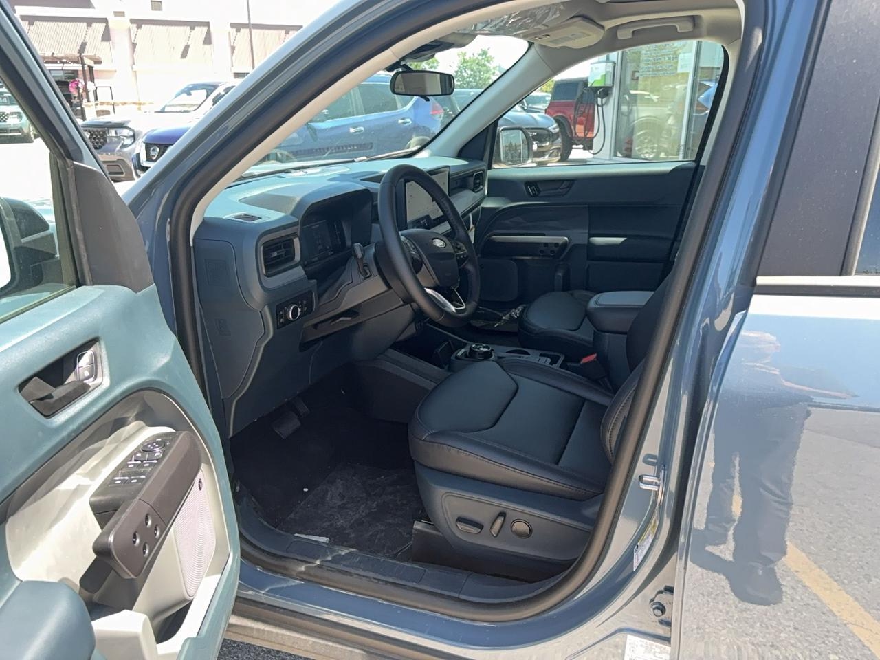 2026 Ford Maverick LARIAT, MOON ROOF, BLACK APPEARANCE PKG, 360 CAM Photo